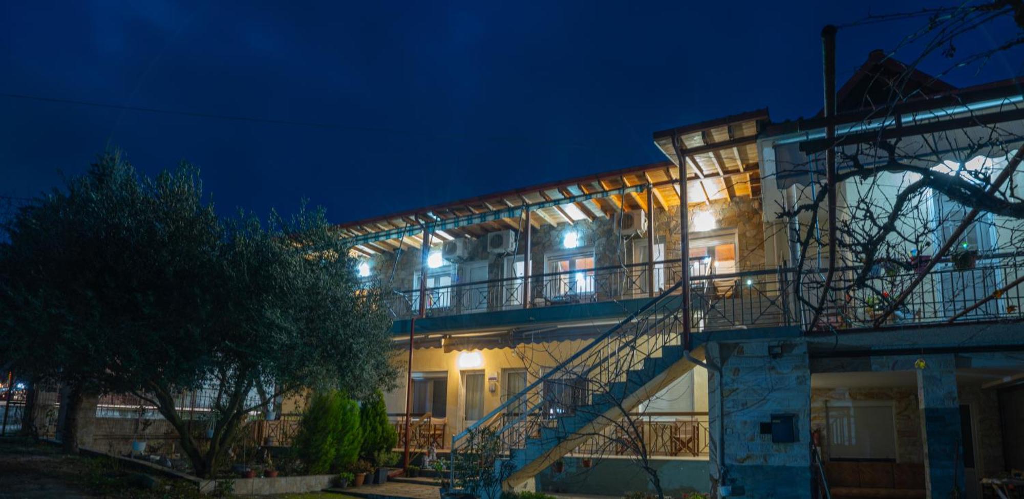 Guesthouse Adonis Káto Loutrákion Exterior foto