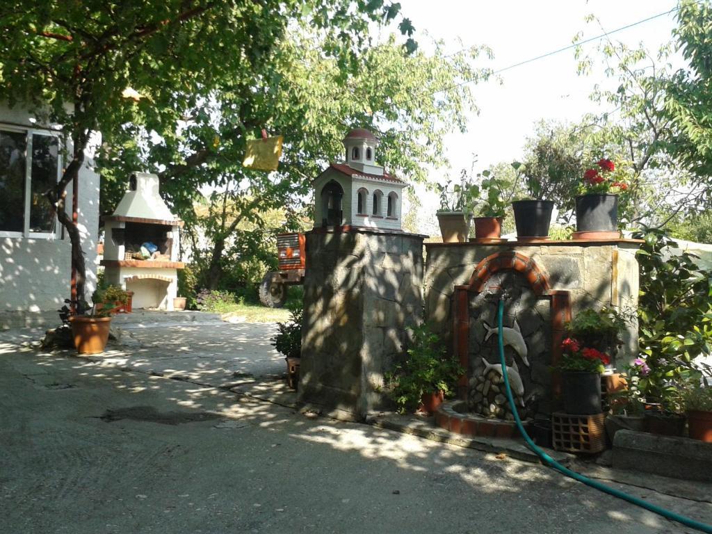 Guesthouse Adonis Káto Loutrákion Exterior foto