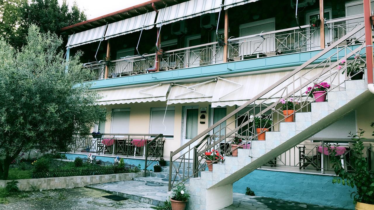 Guesthouse Adonis Káto Loutrákion Exterior foto